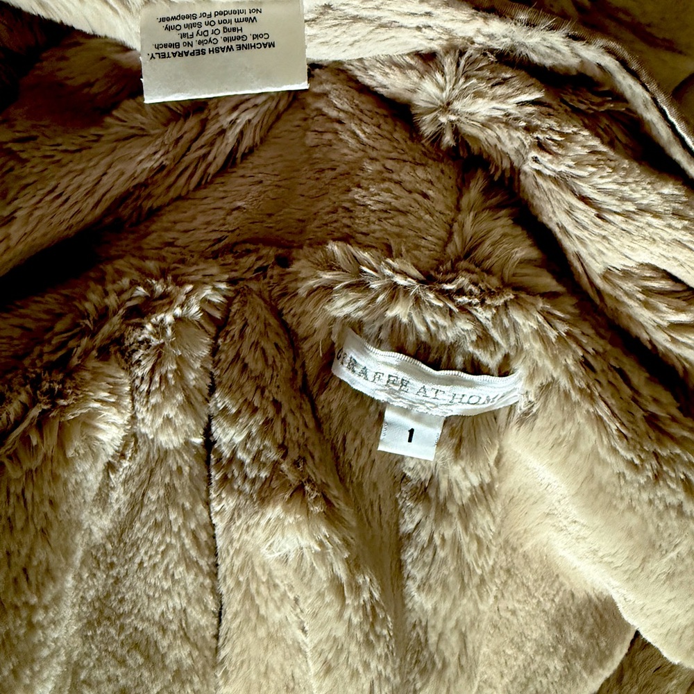 Little Giraffe company robe